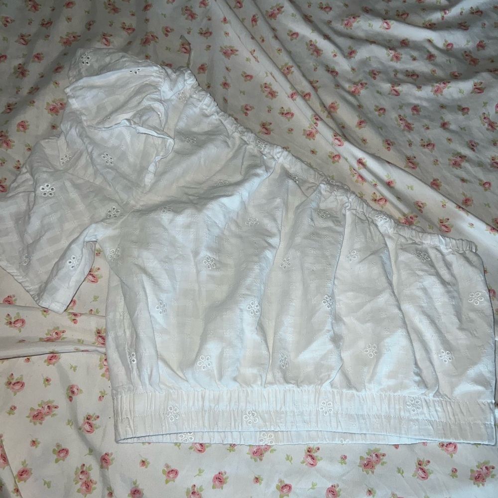 White one shoulder top